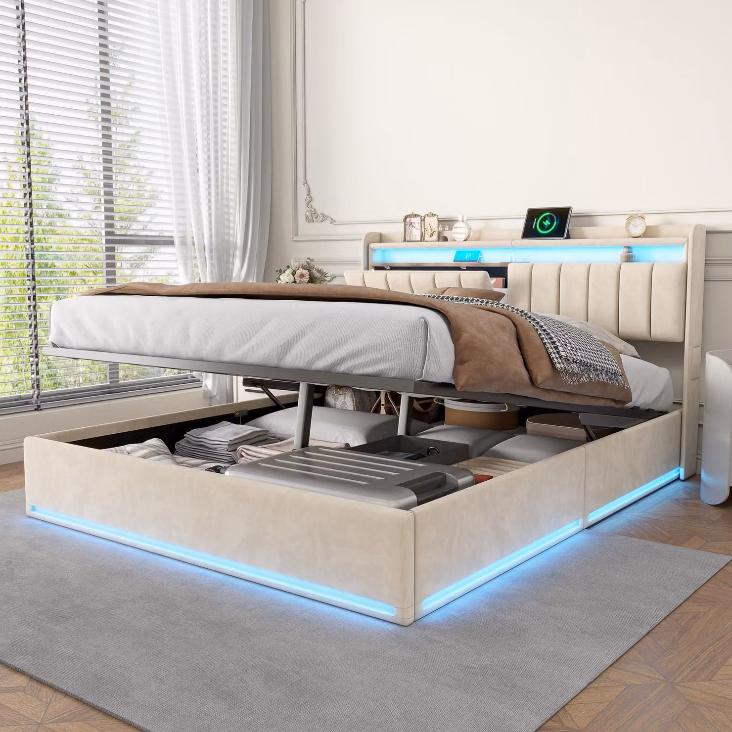 Letto imbottito 140x190 cm con spazio contenitore, testiera con funzione di vano portaoggetti e ripiano, illuminazione LED, meccanismo di sollevamento idraulico con rete a doghe, struttura beige, capacità di carico fino a 500 kg, senza materasso