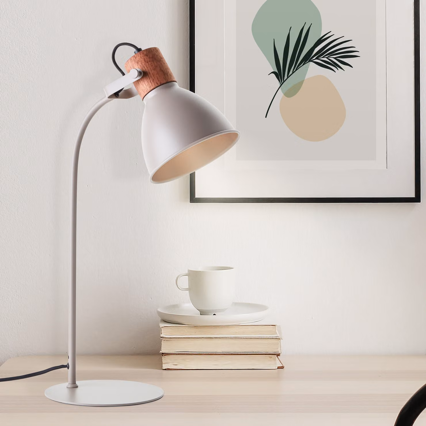 BRILLANTE lampada da tavolo moderna Erena in taupe| testa girevole | metallo/legno | 1x E27 max. 40 W | altezza 52cm