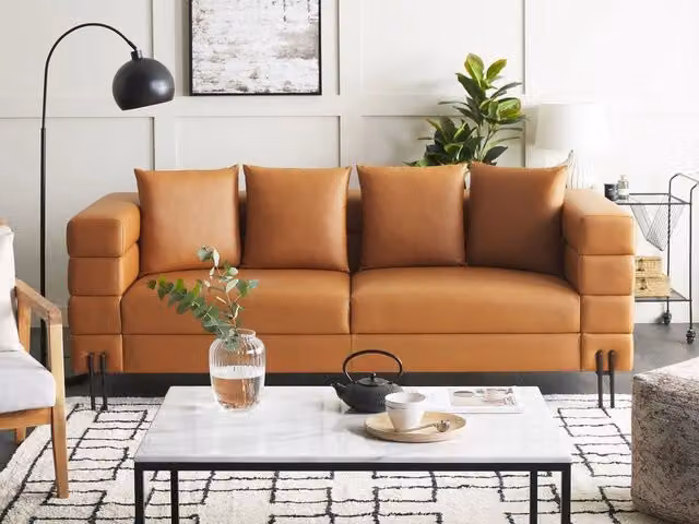 Divano a 3 posti BELIANI in ecopelle marrone con design moderno e cuscini inclusi per il tuo soggiorno