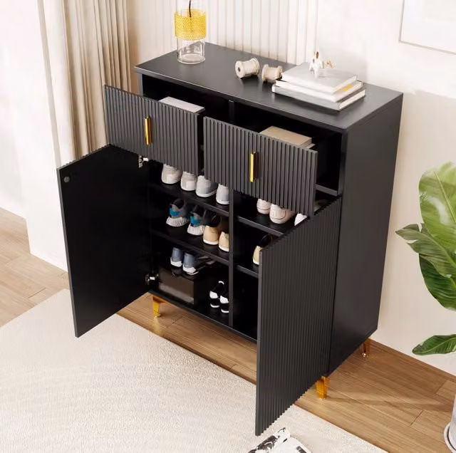 Credenza moderna nera con dettagli oro e 2 cassetti, 2 ante e ripiani regolabili, L: 101 cm, H: 83 cm, P: 35 cm