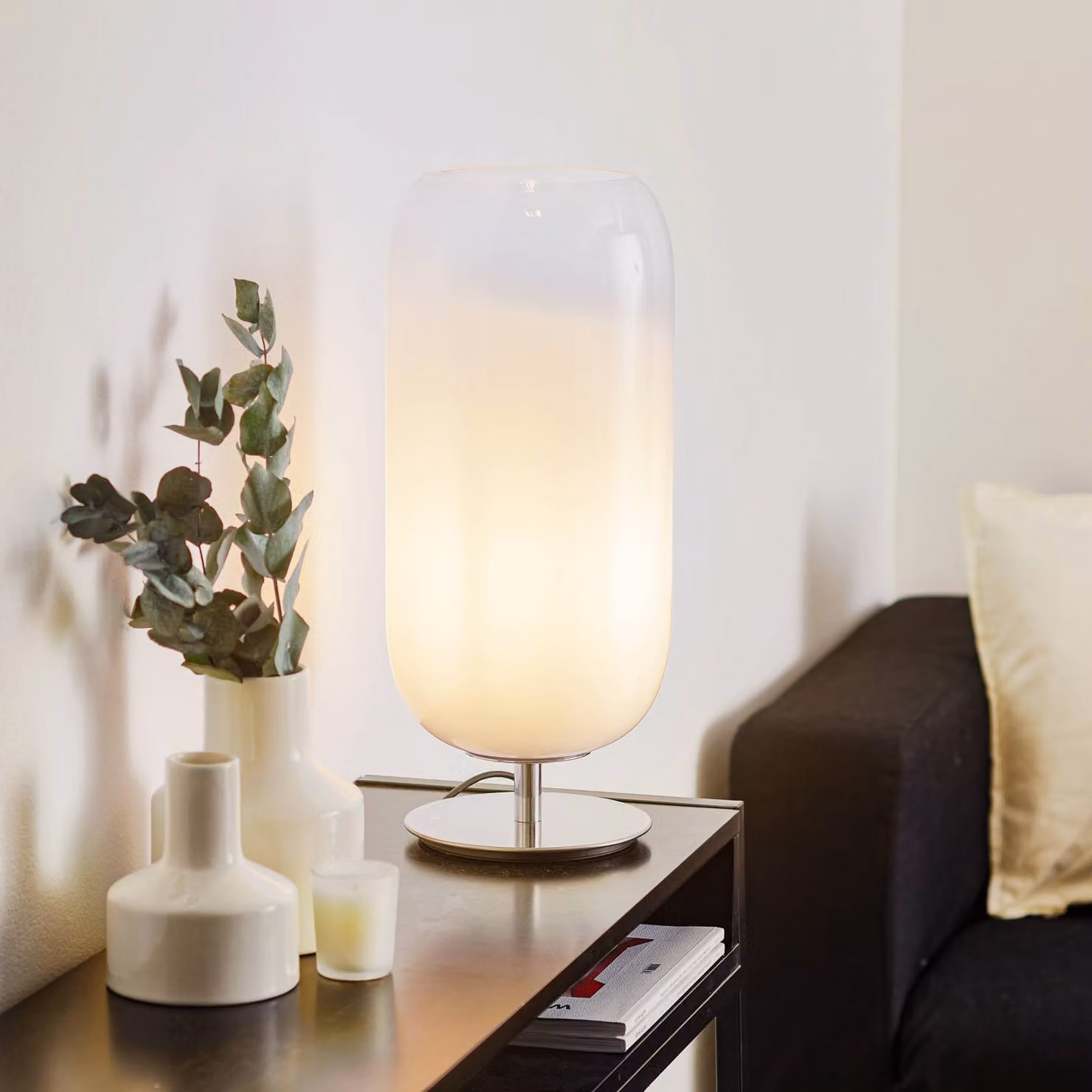 Artemide Lampada da tavolo Gople, Bianco / Opale, Soggiorno / Sala da pranzo, Vetro, Design, Lampada da tavolo
