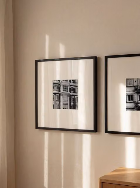 Quadro Windows 02 Kenay Home con fotografia di città in bianco e nero su carta poster