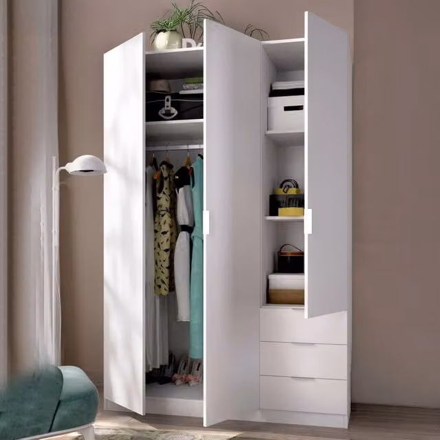 Armadio DMORA per camera da letto moderno con 3 ante, 3 cassetti, ripiani e barra appendiabiti, Bianco opaco, L: 121 cm, P: 52 cm, H: 184 cm
