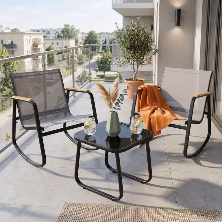 Set per balcone BEALIFE WR218, composto da 3 pezzi: tavolo da giardino, 2 poltrone a dondolo in mesh e tavolo in vetro. Ideale per terrazza e balcone. Colore: nero/grigio chiaro