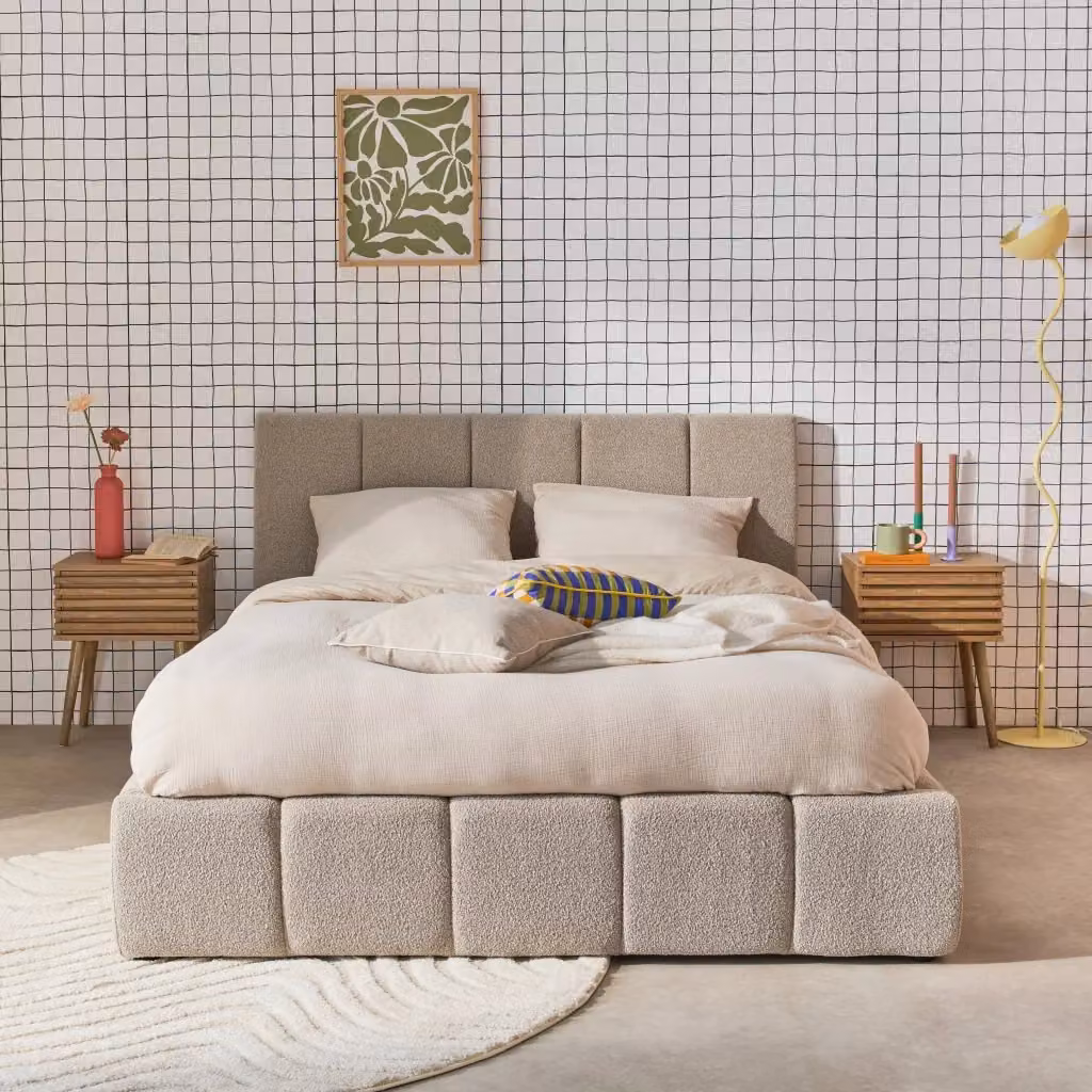 Letto contenitore Sweeek con rete a doghe e testiera in tessuto bouclé beige e bianco, L/P: 160 x 200 cm – 2
