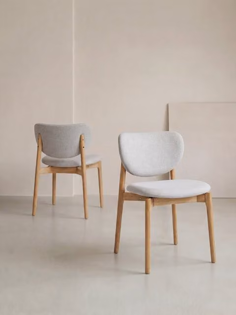 Set di 2 sedie Ellie in legno massello naturale con rivestimento perla Kenay Home