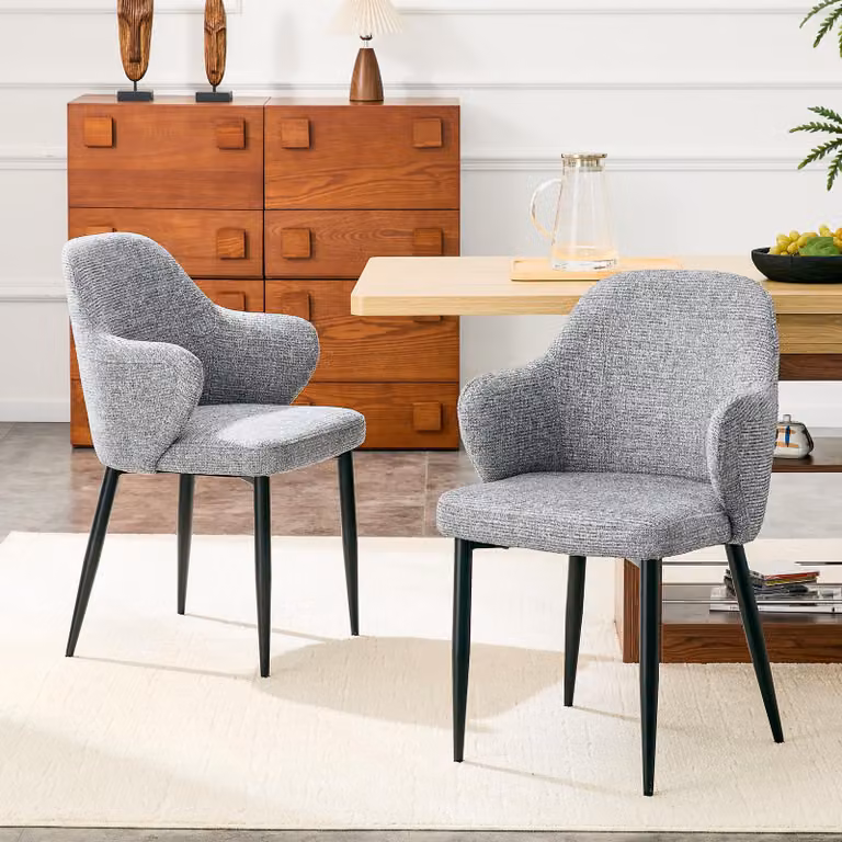 Set di 2 poltrone in tessuto grigio. Altezza 83 cm, gambe in metallo a forma di croce per una maggiore stabilità. Sedie da pranzo con schienale ampio e avvolgente. Colori: nero, grigio