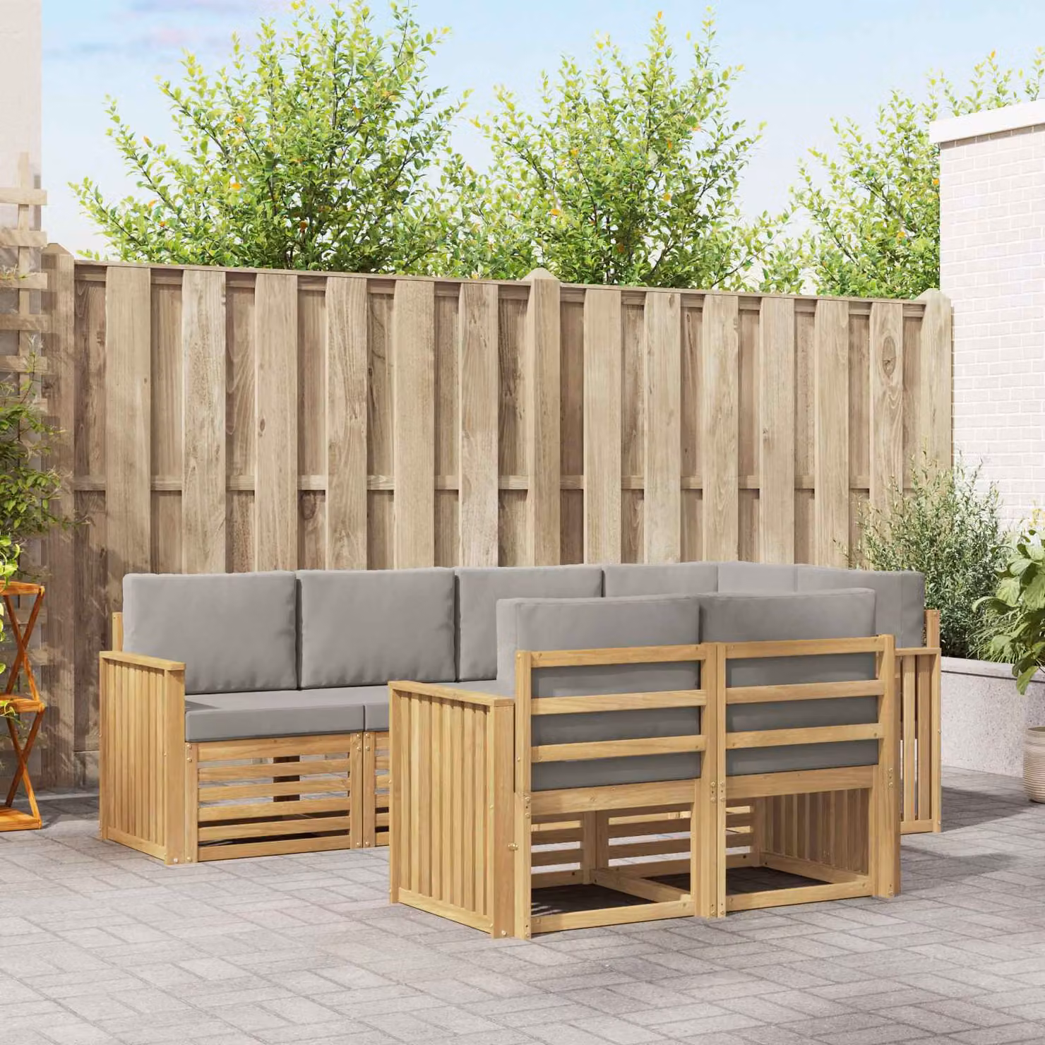 vidaXL Set di divani da esterno 7 pz a forma di L in legno di acacia con cuscini, Bianco e Grigio
