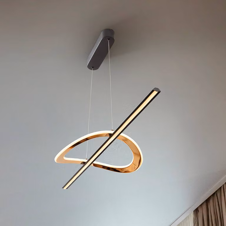 Schuller Valencia Lampada LED a sospensione Enora, nero/oro, lunghezza 120 cm, CCT dimmerabile, Nero, Soggiorno / Sala da pranzo, Alluminio, Moderno