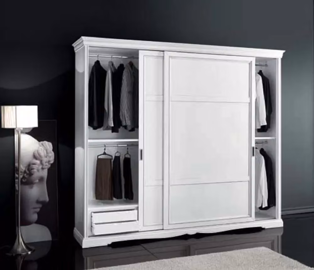Camera da letto completa in legno massello Mobili 2G finitura bianco opaco con letto 160x200 cm, armadio, cassettiera, comodino e specchio – 1