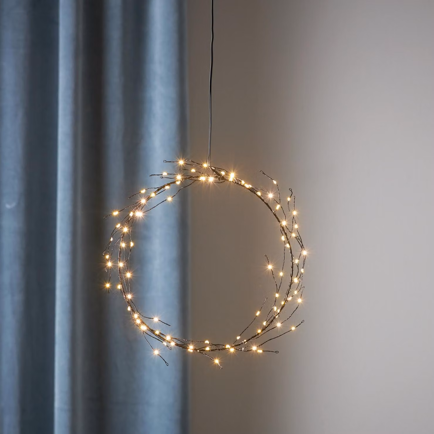 Ghirlanda luminosa a LED Nike - 95 LED bianco caldo - diametro: 24 cm - per interni - nera