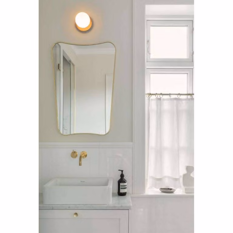 Nuura Aps Applique da parete di design Liila, dimmerabile, Bronzo / Ottone antico, Bagno, Metallo, Scandinavo, Applique