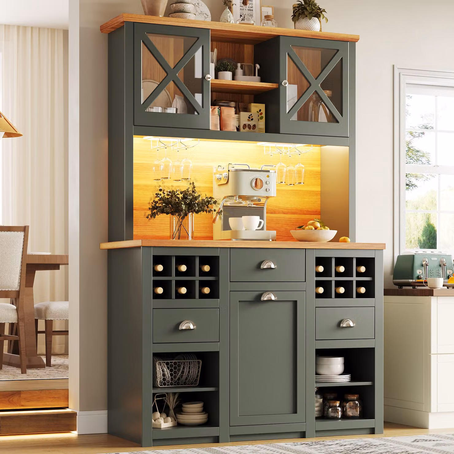 Mobile da cucina Flieks con ante in vetro e illuminazione a LED, mobile ausiliario con portabottiglie e ripiani regolabili, credenza 120x45x188 cm, verde
