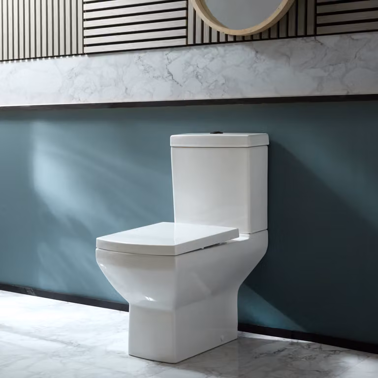 Sanitario Wc Monoblocco Moderno Con Sedile Ammortizzato E Scarico Nero - Halwell