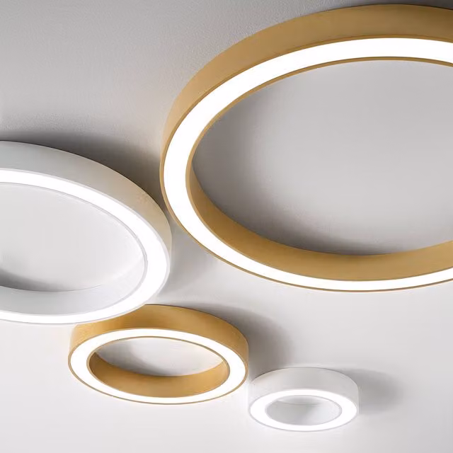 Plafoniera LED Gea Flor in alluminio bianca e oro, luce calda dimmabile e collegabile