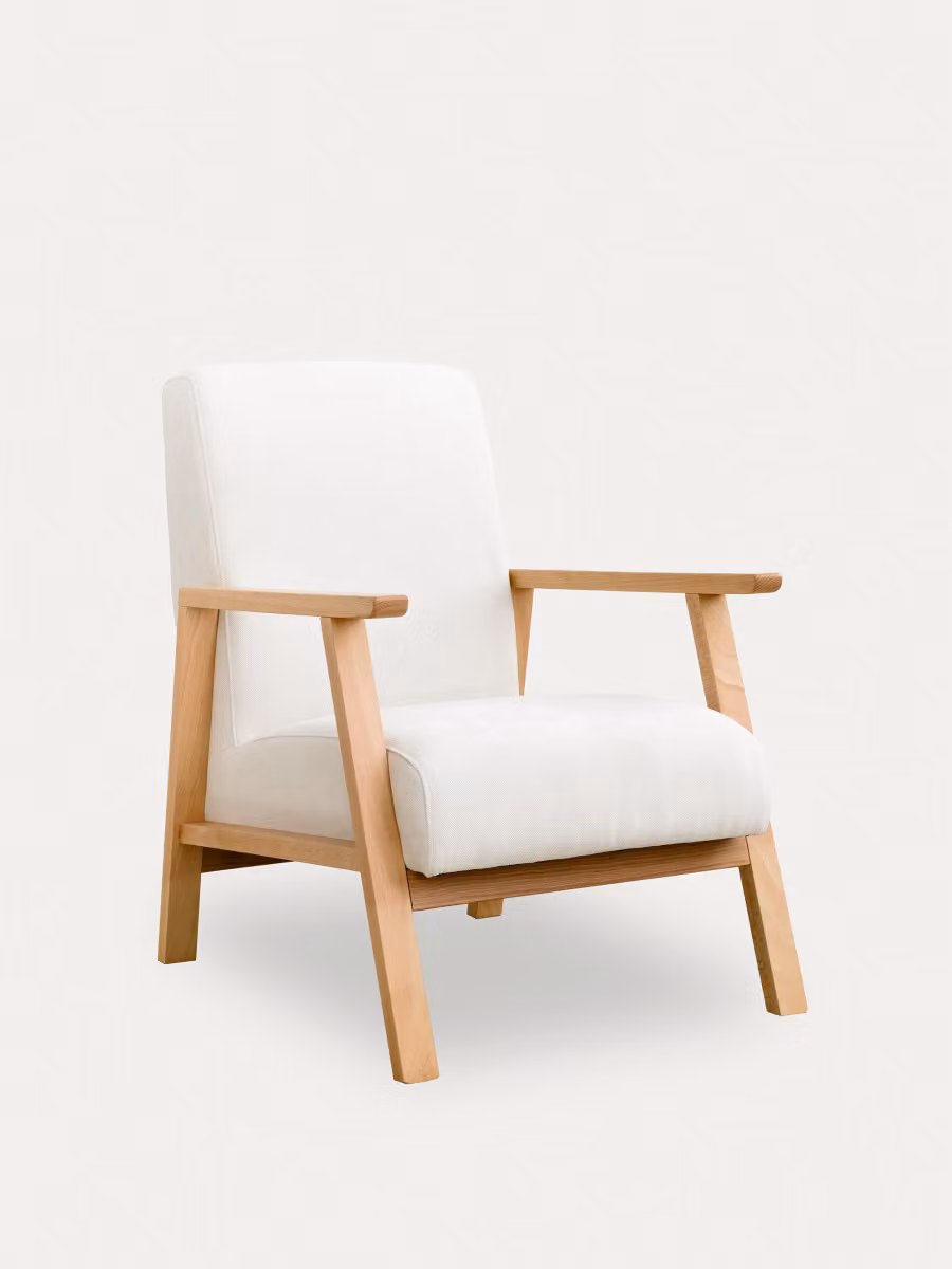 Poltrona lounge Wood Kenay Home in legno e tessuto beige e bianco con braccioli in stile scandinavo – 2