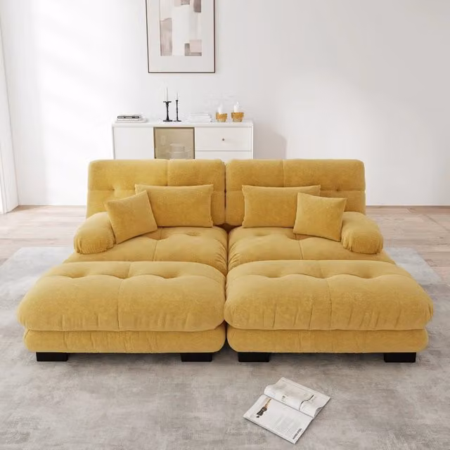 Divano modulare Mivray in velluto giallo con pouf coordinati e cuscini per soggiorno