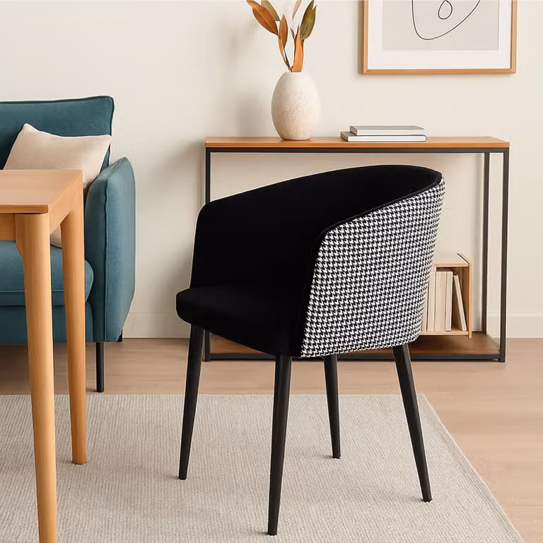 Sedia di design in stile retrò chic: il comfort incontra il carattere