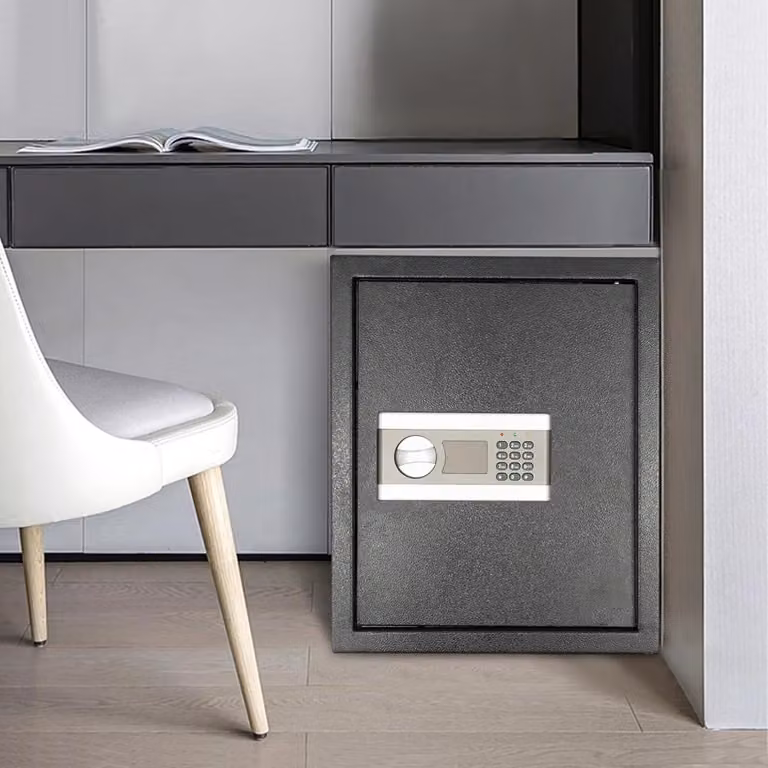 Cassaforte con combinazione elettronica e sistema di allarme, realizzata in acciaio resistente al fuoco