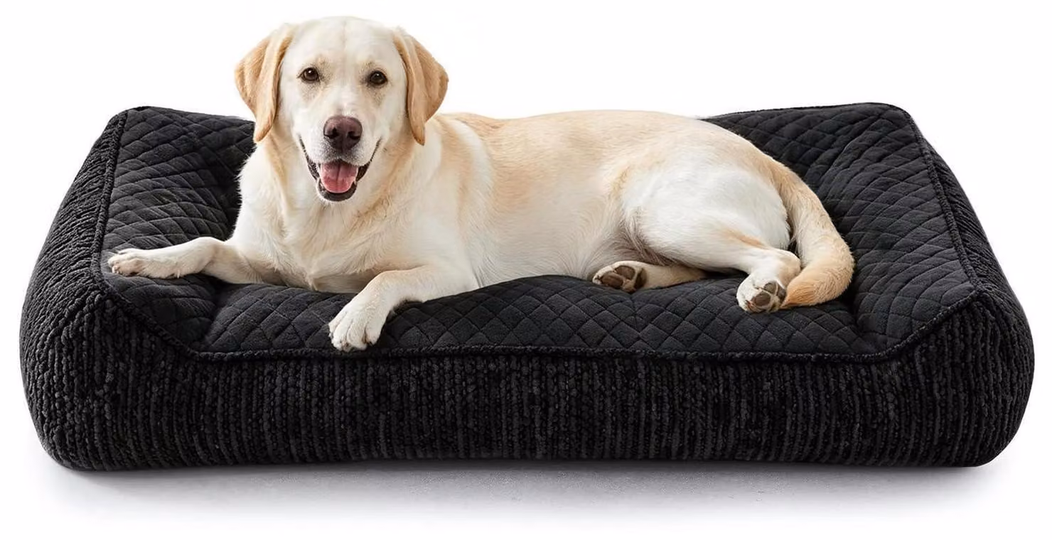 Cuccia ortopedica per cani di grossa taglia, lavabile, con rivestimento removibile, antiscivolo, con bordo rialzato, in pile con motivo a fiocchi di neve, dimensioni 97x71x22 cm, colore nero