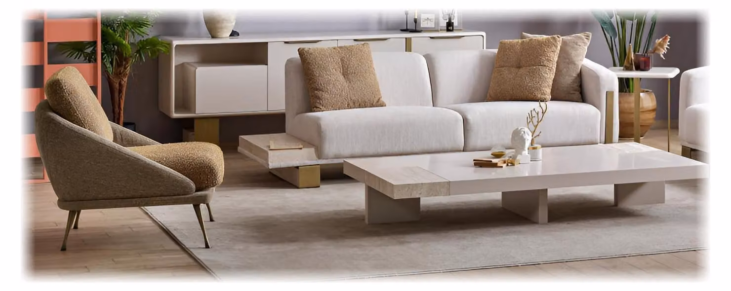 Set di divani moderni: divano a tre posti, tavolino, poltrona e tavolino da salotto.
