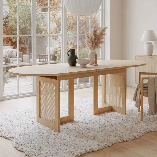 Tavolo allungabile da pranzo con piano spesso e bordi arrotondati gambe con elementi in rattan MDF rovere
