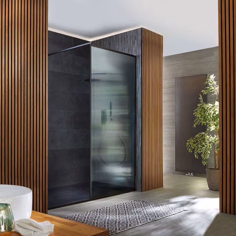 Box Doccia Walk-In Vetro Scanalato Telaio Nero 1100x700mm - Piatto Bianco