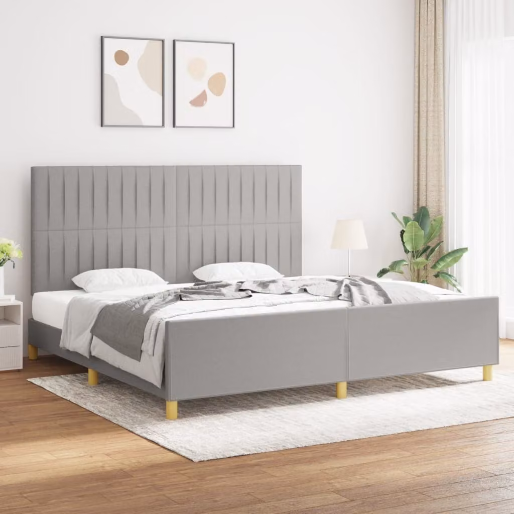 The Living Store Struttura letto con testiera in tessuto grigio chiaro 200x200 cm