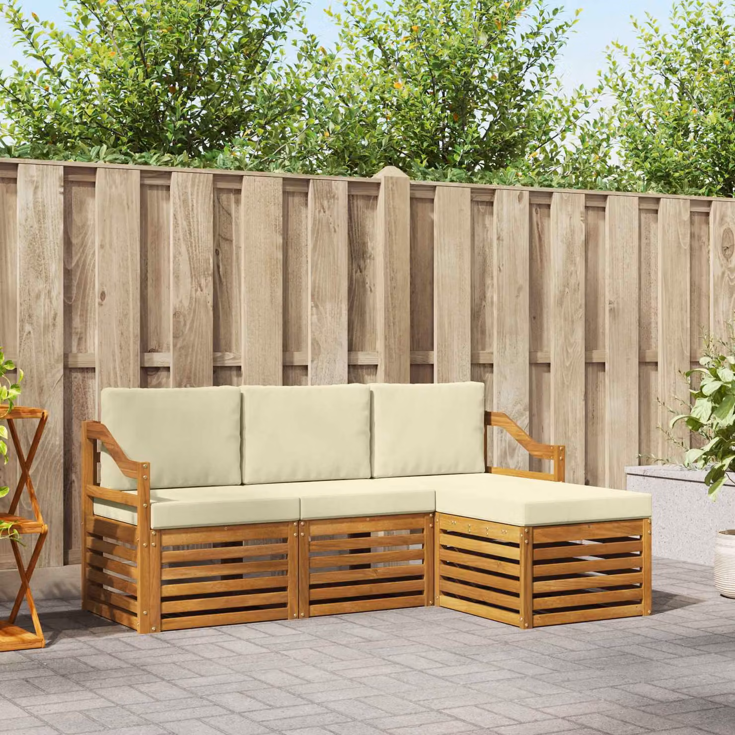 Set di divani da esterno vidaXL a forma di L in legno di acacia con pouf e cuscini, colore beige e bianco