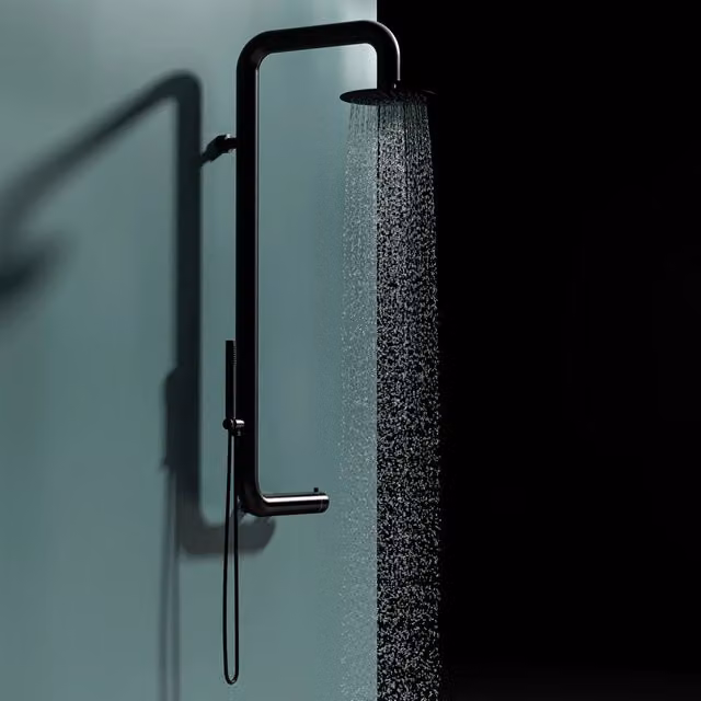 Doccia a parete SINED Cabras Nera in Acciaio Inox AISI 316L con Miscelatore e Soffione Ampio per Uso Intensivo – 1