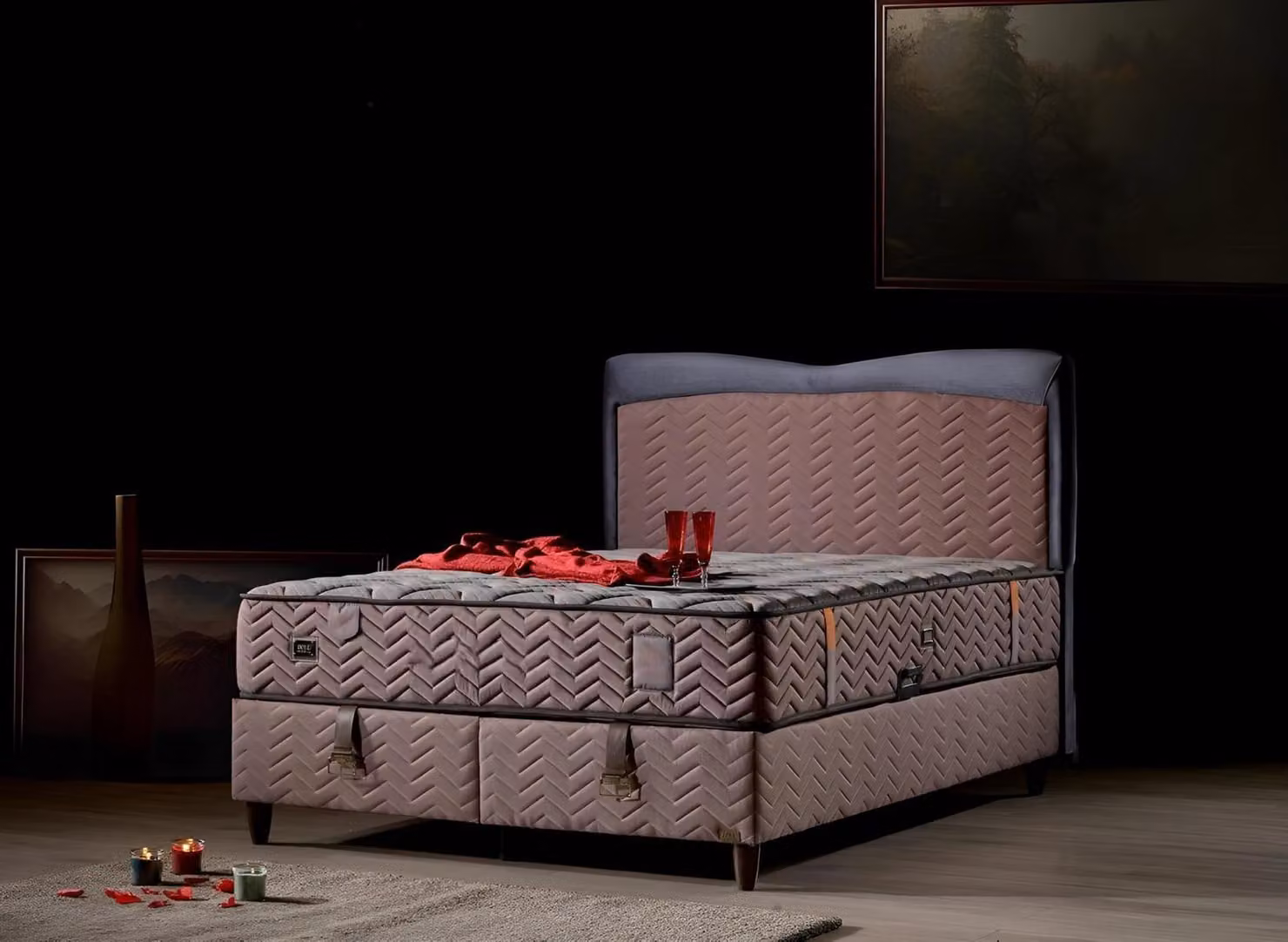 Elegantes braunes Bett aus Holz und Textil mit Komfortmatratze