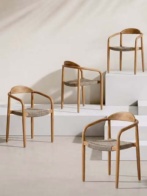 Set di 4 sedie Nabire Kenay Home in legno di acacia e corda marrone per cucina e sala da pranzo