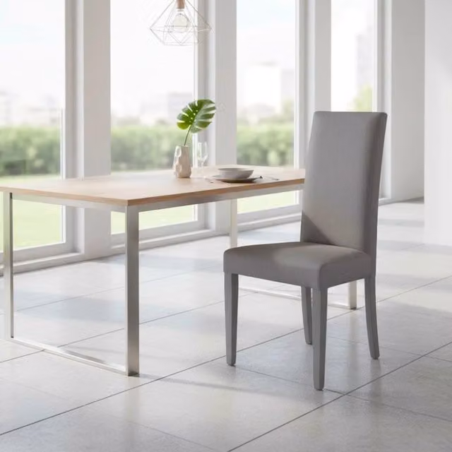 Set di 2 sedie Nancy Tezeta rivestite in tessuto grigio con gambe in legno di faggio