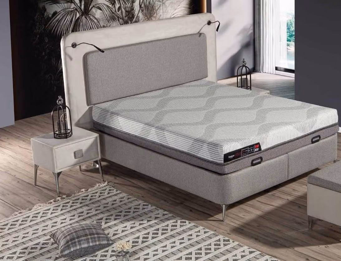 Elegantes graues Bett mit Matratze aus Textil und Edelstahl