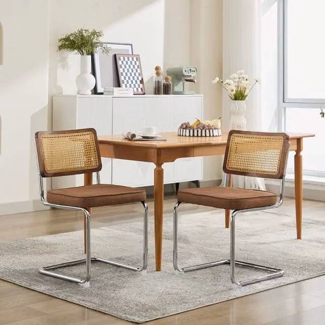 Set di 2 sedie da pranzo Minimal colore caffè con schienale in rattan, rivestimento in tessuto e base in metallo, stile moderno e imbottite