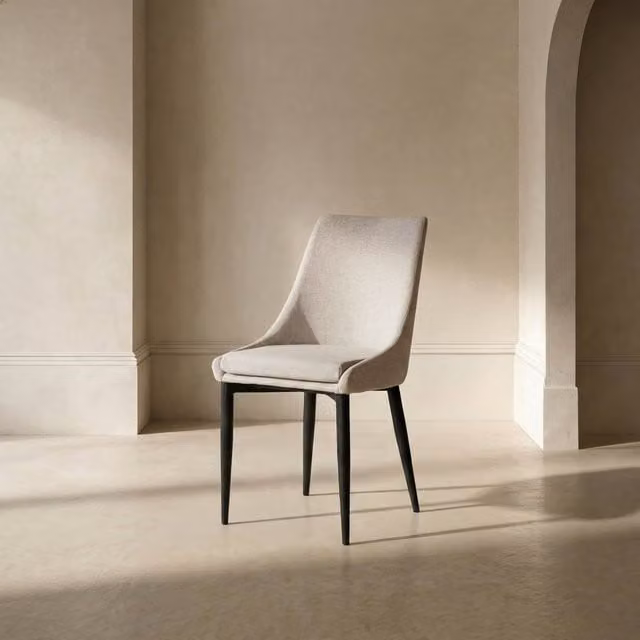 Sedia moderna Banak in tessuto beige con struttura in metallo nero per soggiorno e sala da pranzo