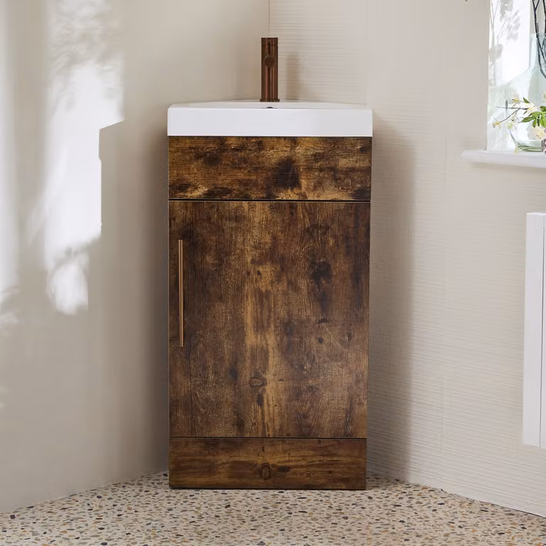 Mobile Bagno a Terra Angolare Rovere Scuro da 450mm con Lavabo e Maniglia con Barra a T in Rame Satinato - Cluo