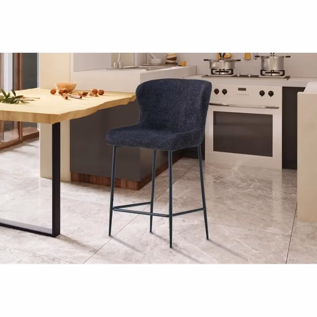Sedia da bancone LISE Meublorama in tessuto bouclé grigio con piedini in metallo nero stile industriale – 2