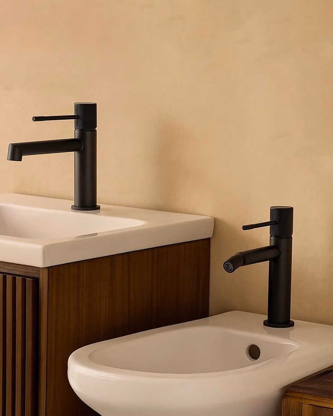 Coppia rubinetti lavabo e bidet senza scarico in ottone nero opaco Melin