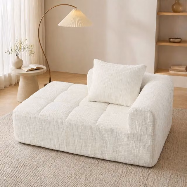 Divano chaise longue in ciniglia beige con tasche laterali e cuscino