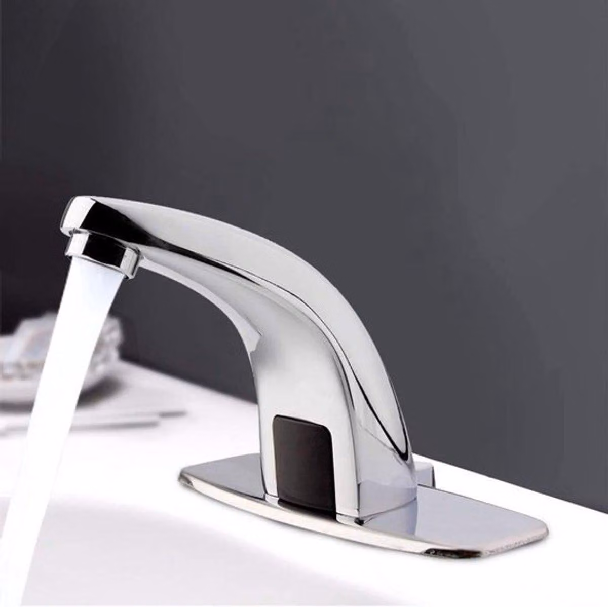 Rubinetto a infrarossi senza contatto per bagno o cucina, con tecnologia touchless automatica, raggio di rilevamento di 30 cm, finitura in ottone