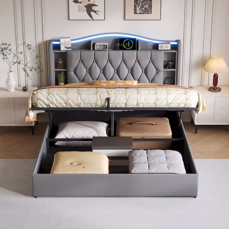 Letto imbottito ProximaX 140x200 cm in velluto grigio con sistema di sollevamento idraulico, illuminazione a LED RGB, stazione di ricarica e vano portaoggetti nella testiera, struttura letto moderna per la camera da letto