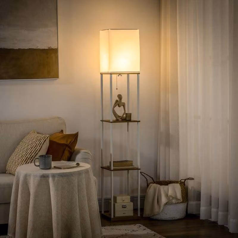 Lampada da terra con ripiani integrati e paralume in tessuto | Colore: Bianco | Dimensioni: 26x26x159 cm