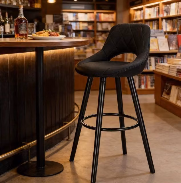 Sgabello da bar ULEVR in tessuto antracite con schienale e gambe in legno massello, altezza seduta 68 cm