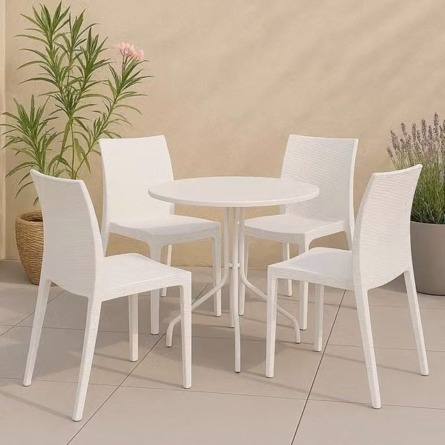 Set di 4 sedie da esterno Ormea bianche impilabili in plastica moderna Made in Italy