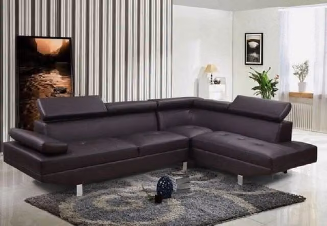 Divano angolare moderno Sicorage Eldy in pelle marrone con funzione letto e poggiatesta regolabile, lato destro, L 270 cm x P 194 cm x H 88 cm