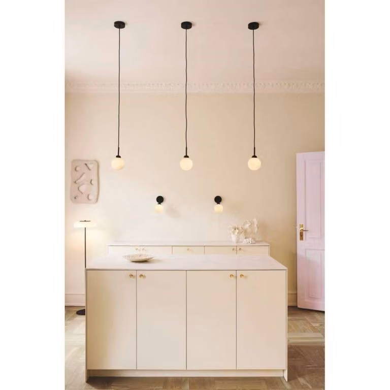 Nuura Aps Applique da parete di design Apiales, dimmerabile, Nero, Soggiorno / Sala da pranzo, Vetro, Scandinavo, Applique