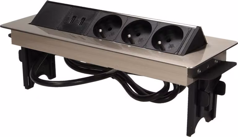 Presa ad incasso in alloggiamento nichelato con caricatore USB e cavo da 1,8 m, 3x2P+Z, 2xUSB