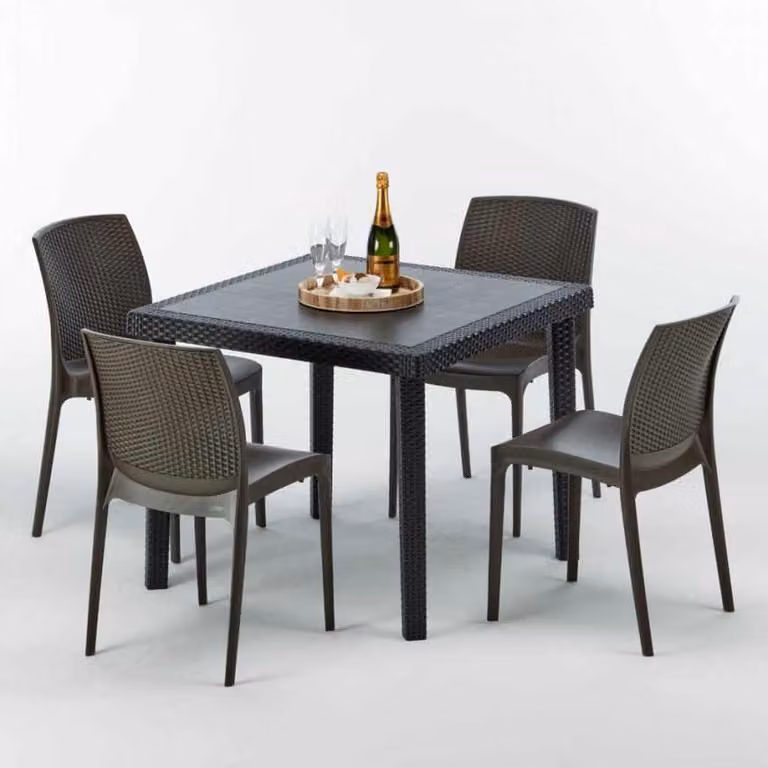 Tavolo quadrato nero e 4 sedie in polipropilene colorato Set di bastoni per esterni Grand Soleil Boheme Passion - Marrone