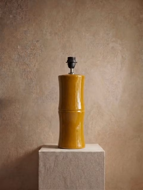 Base per lampada in ceramica Kenay Home colore senape e marrone con design organico e moderno, diametro: 35,0 cm